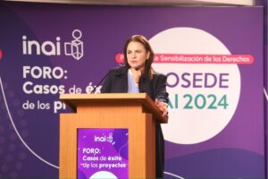 Julieta Del Río Venegas, comisionada del INAI, recordó que fue ella quien denunció las prácticas ilegales al interior del instituto ante la Auditoría Superior de la Federación 