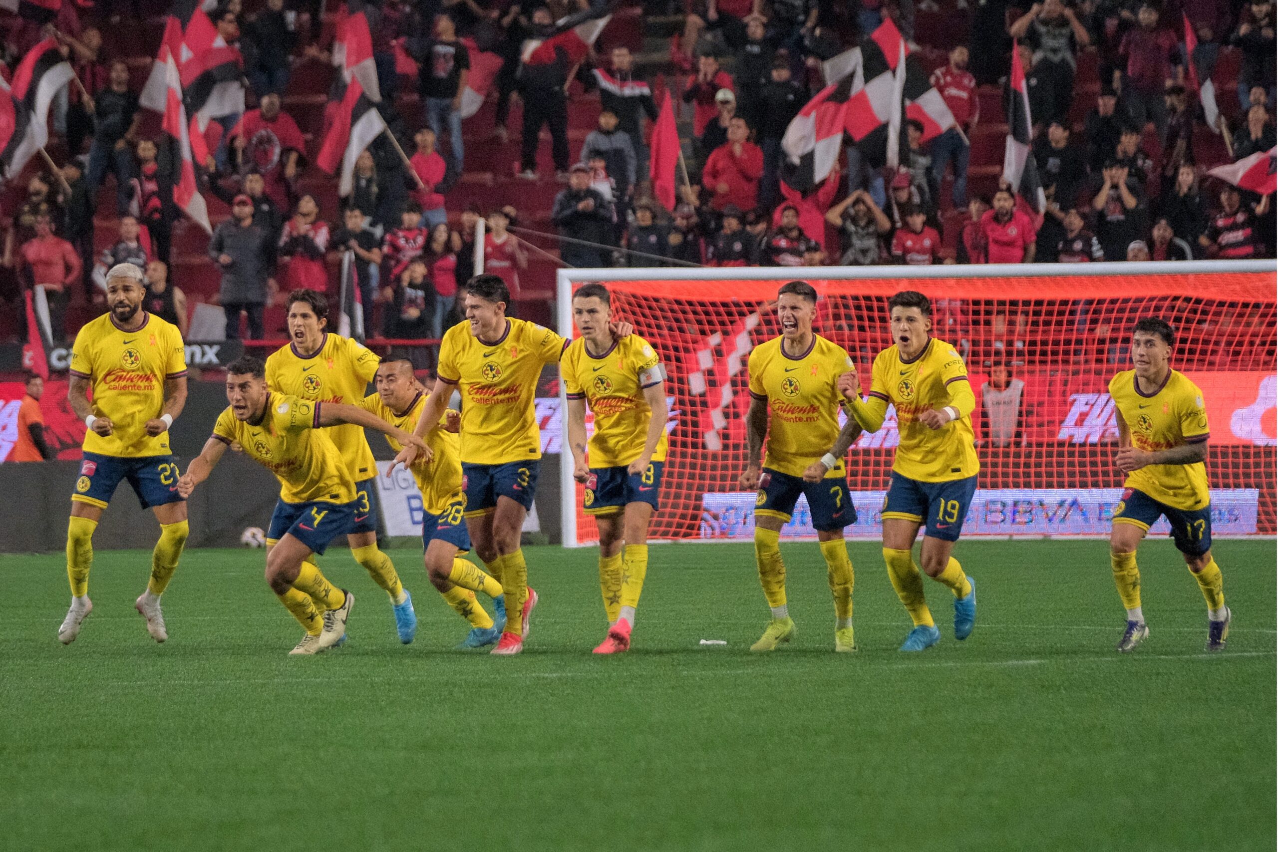 ¡Águilas alzan el vuelo! América avanza a cuartos tras un cardiaco play-in en penales