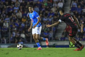 Cruz Azul, líder absoluto del Apertura 2024, mide fuerzas ante Tijuana en el Estadio Caliente, buscando demostrar por qué es el mejor del torneo
