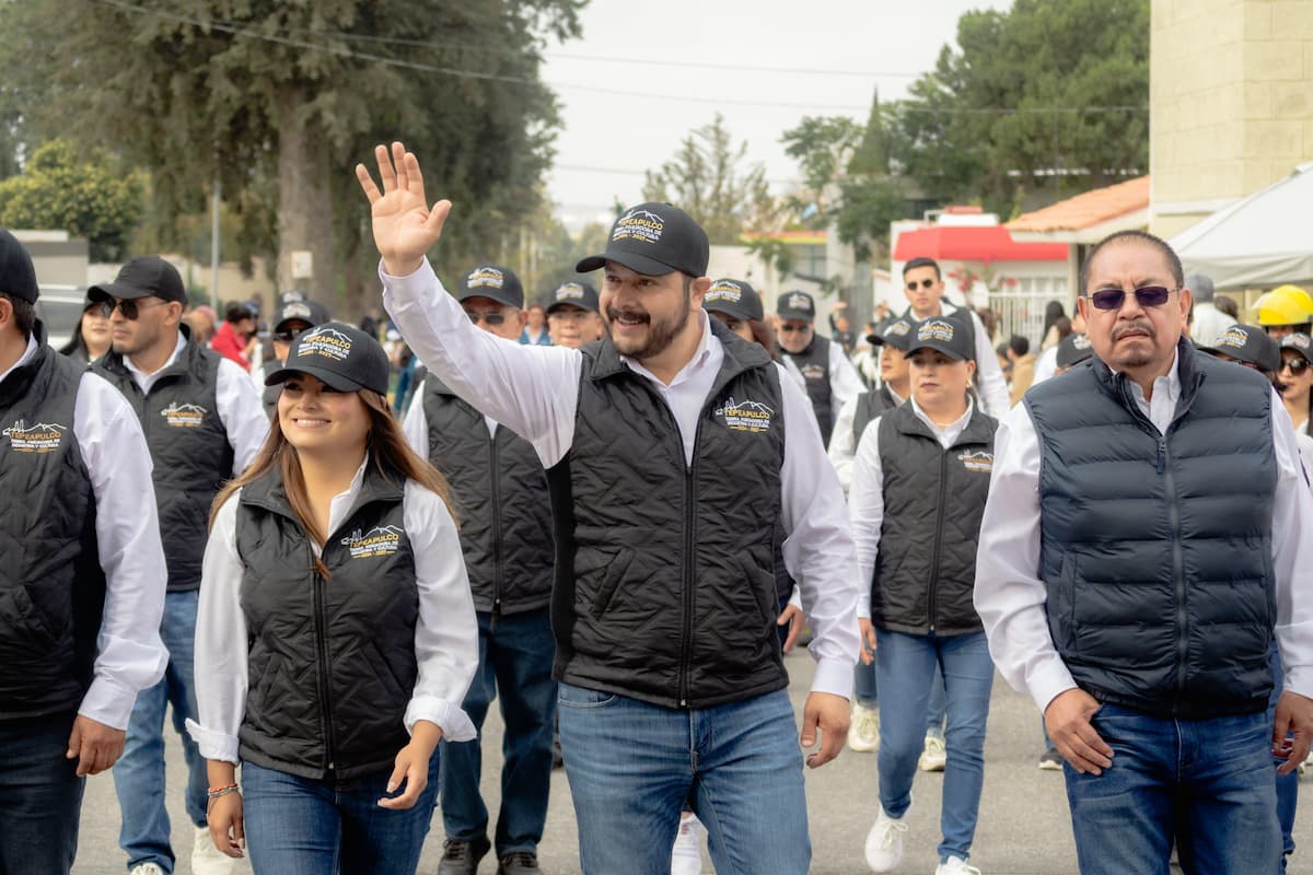 Alfredo González Quiroz, presidente municipal, agradeciendo a los participantes del evento