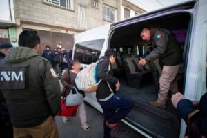 Los migrantes no acreditaron su estancia legal en el país Foto: Alfonso Marín