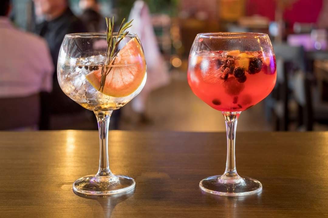 La temporada de reuniones está cerca, y si buscas un lugar para celebrar con buena compañía, en FDS te recomendamos el restaurante-bar La Borolas