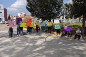 Familiares de Jorge Vázquez se manifiestan exigiendo respuestas por su desaparición.