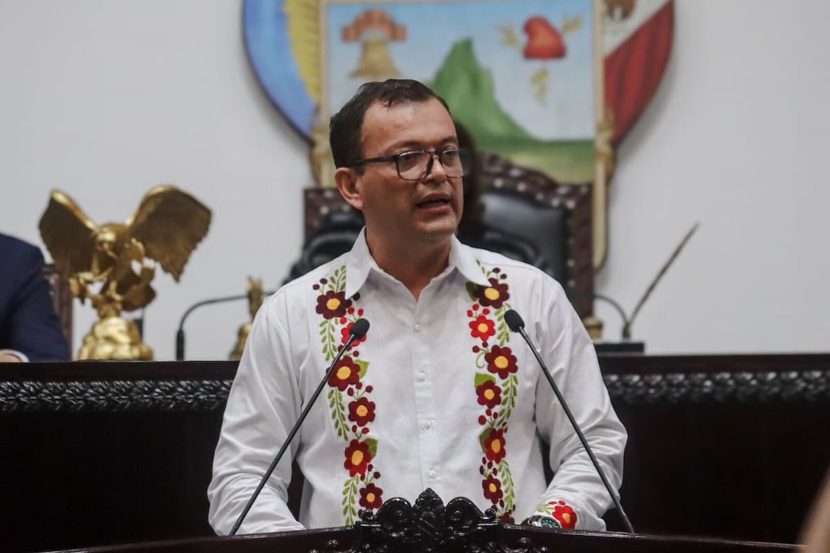 Entre los proyectos realizados, Nochebuena resaltó la donación de un vehículo para uso comunitario, el apoyo con maquinaria pesada y la entrega de despensas a familias afectadas por lluvias recientes