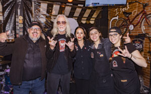 La banda Zeppia y Joe Wyman encendieron el escenario con clásicos como 