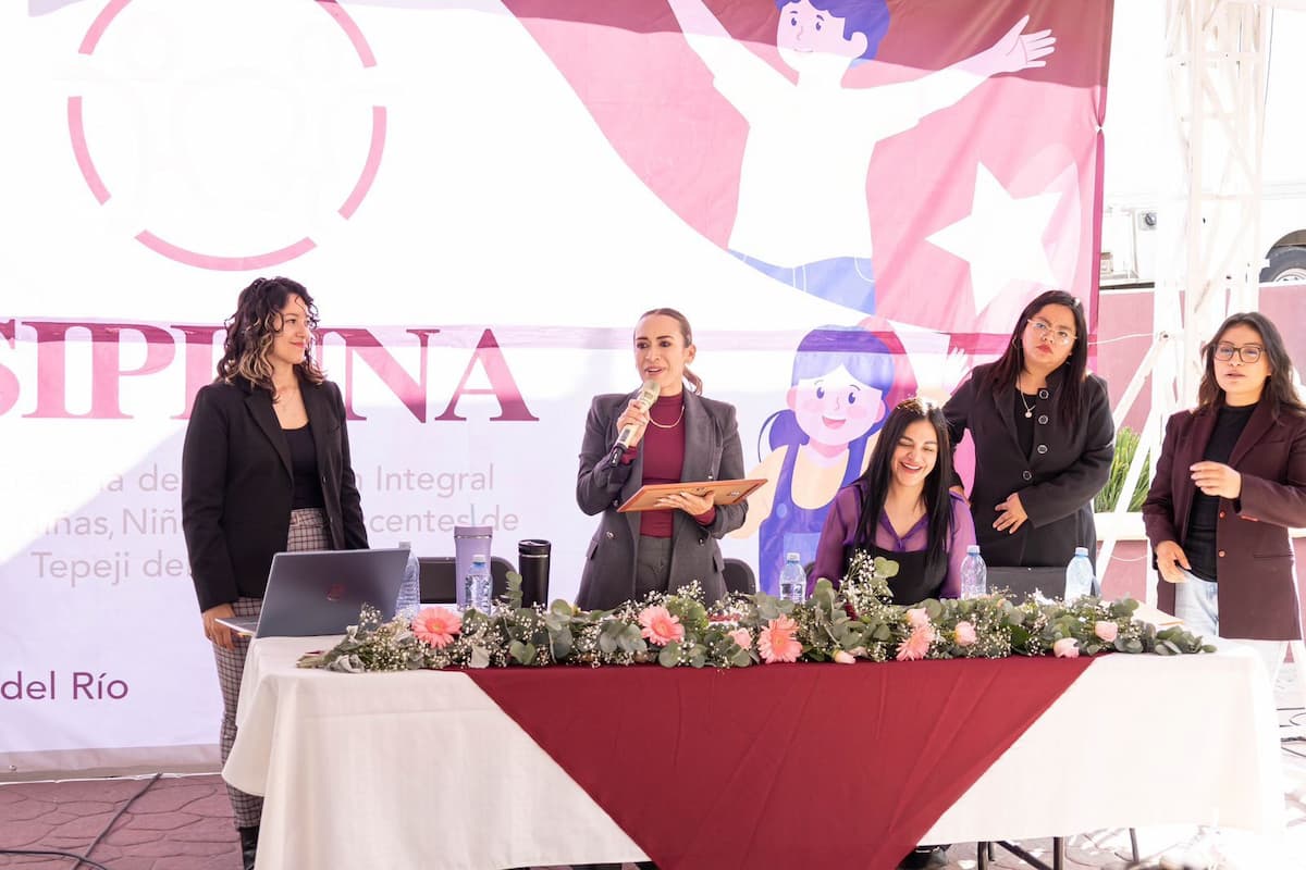 El evento, realizado en la primaria Alfredo V. Bonfil, reunió a autoridades municipales, padres de familia y alumnos para abordar estrategias de protección a la niñez y adolescencia