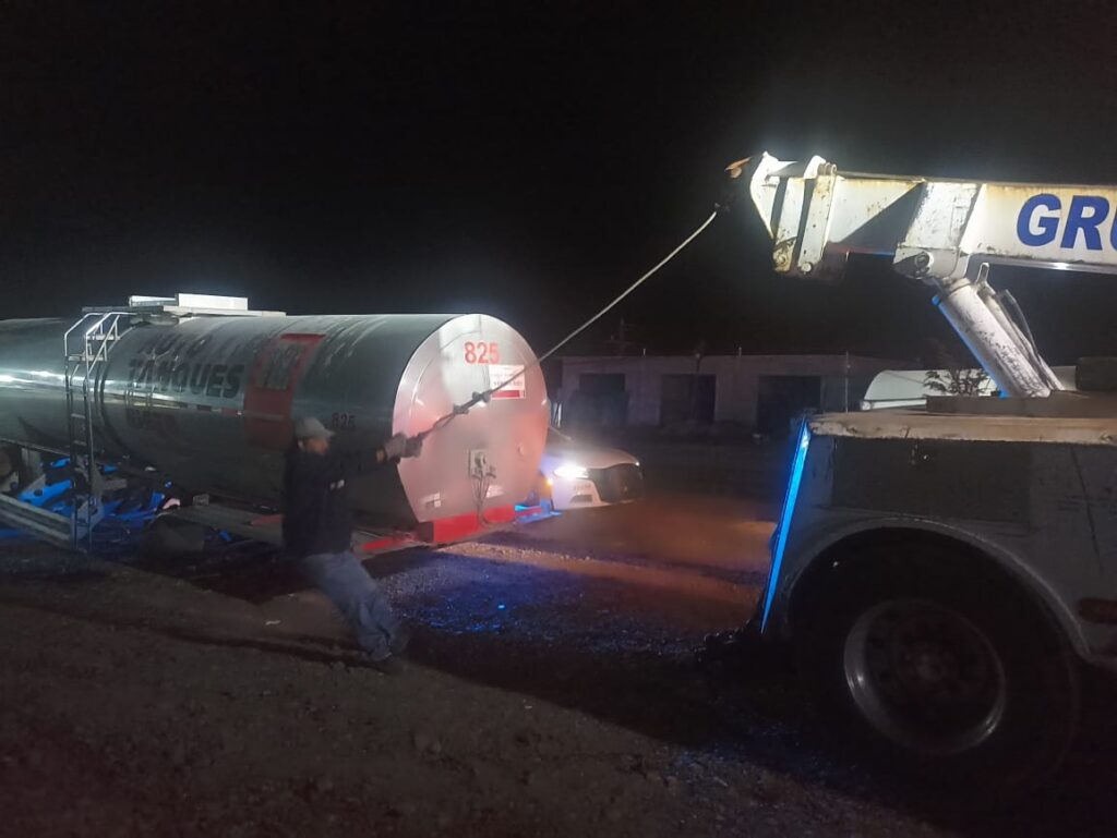 Hallan tráiler en Tulancingo y encuentran al chofer amordazado; esto fue lo que ocurrió
