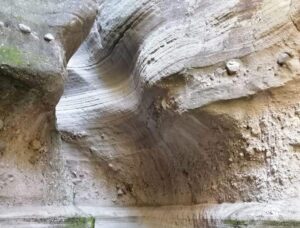 El Cerro Picudo y el Arroyo del Cura destacan por su belleza natural y formaciones únicas.