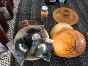 Quelites amasados en mixiote con salsa de chinicuiles, el platillo que conquistó a nivel nacional
