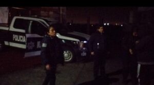 Seguridad Pública de Huejutla remolca el automóvil involucrado en el choque.