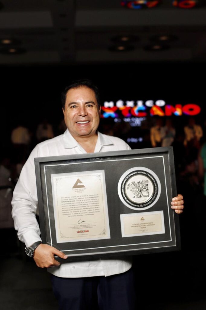 CEUMH recibe premio de Concanaco Servytur