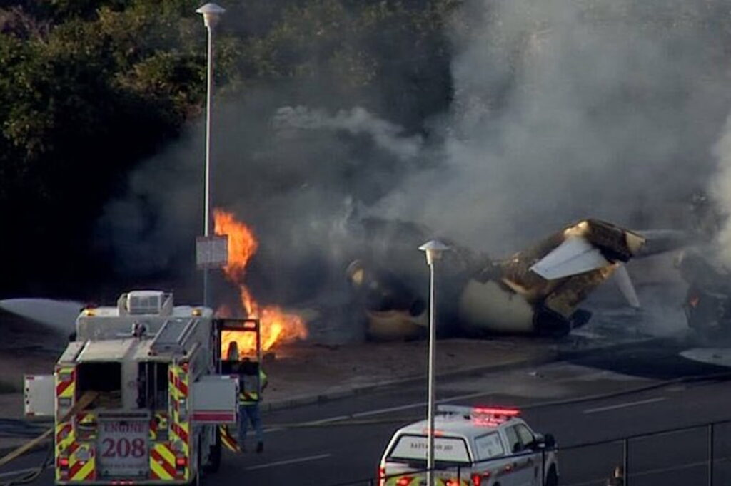 Tragedia en Arizona: Avión se estrella en carretera a poco tiempo de haber despegado