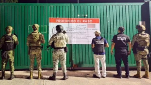 Equipos de cómputo, dispositivos de almacenamiento y dosis de drogas fueron decomisados en la sede del sindicato en Cancún