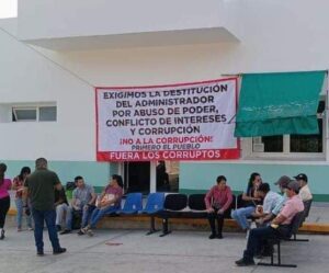 Trabajadores del hospital indicaron que mantendrán su protesta hasta ser escuchados por las autoridadesFoto: Salomón Hernández