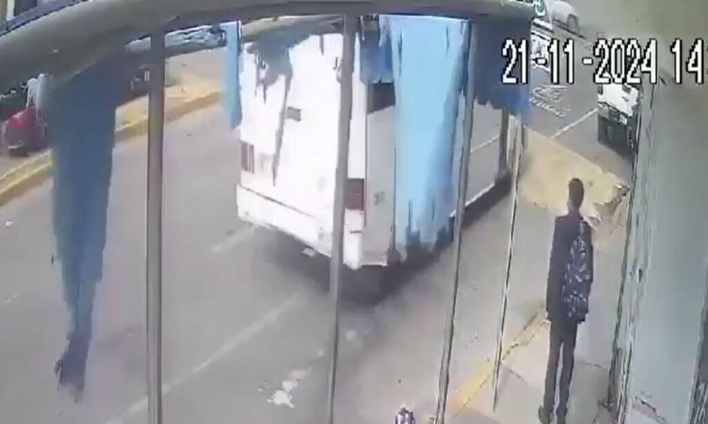 Tragedia en Puebla: Unidad del transporte público arrolló a dos menores de edad