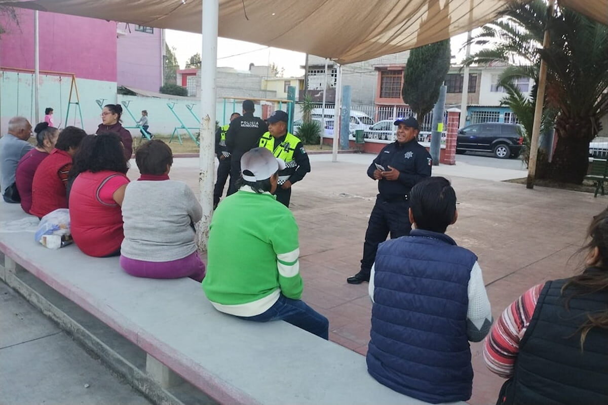 Elementos policiacos de Tizayuca sostienen pláticas con vecinos para atender el narcomenudeo