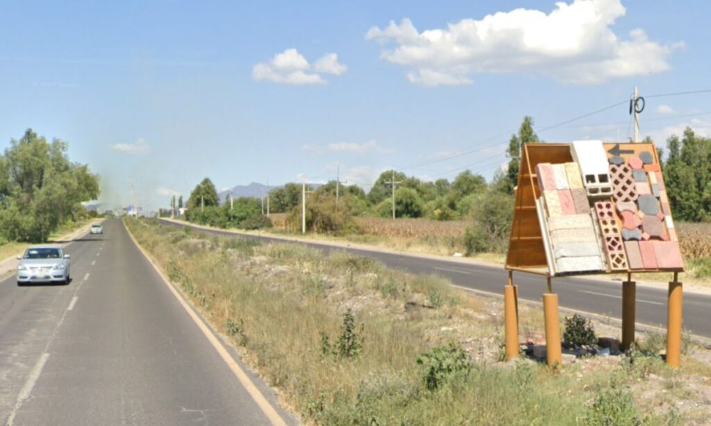 Tlahuelilpan: Investigan hallazgo de hombre sin vida a la orilla de una carretera