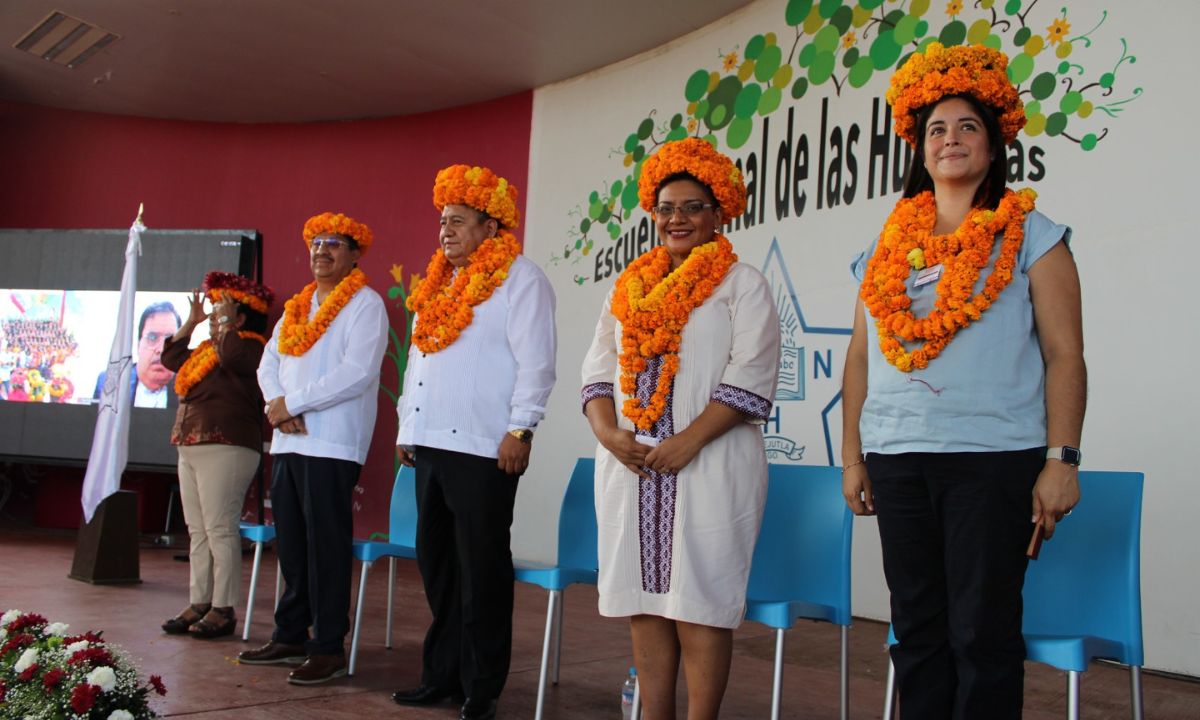 Al acto inaugural se dio cita Citlaly Mendoza San Juan, representante de la escuela anfitriona, así como docentes y alumnos de normales de Quintana Roo y San Luis Potosí | Foto: Salomón Hernández