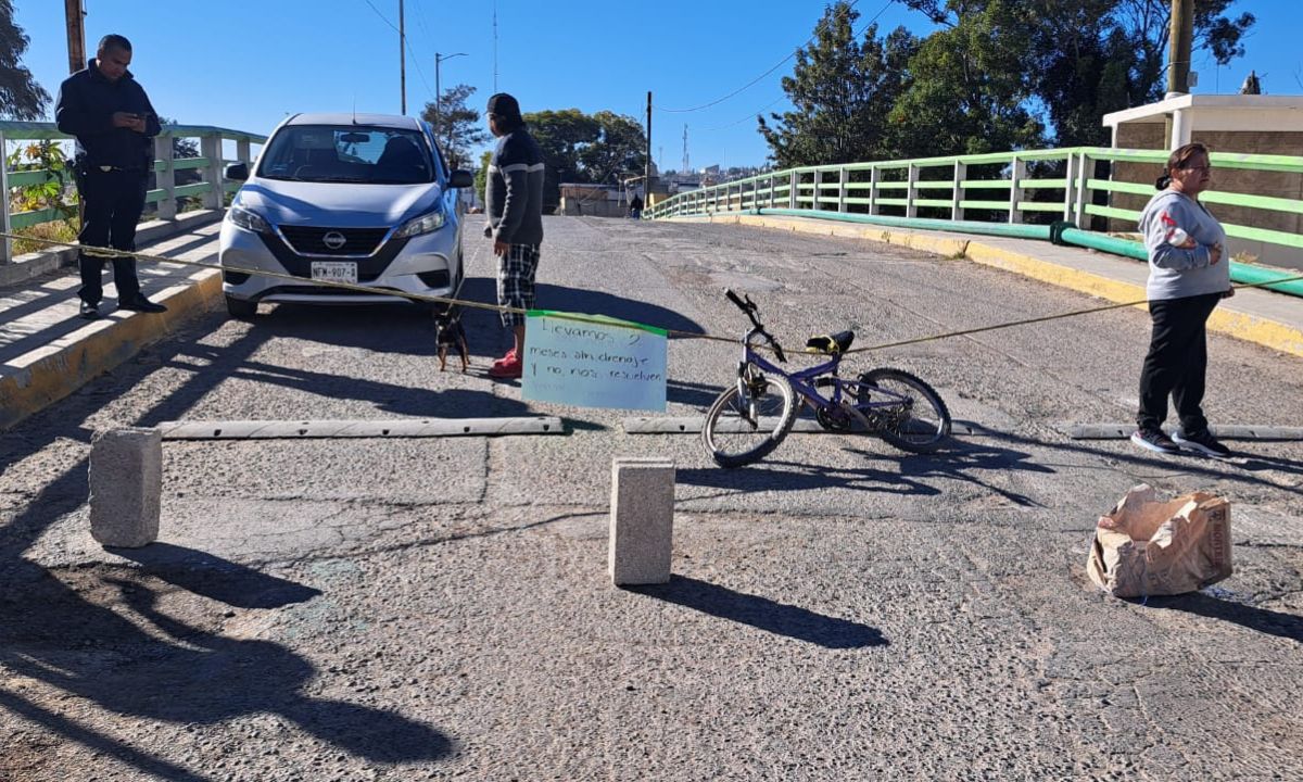 Los inconformes levantaron el bloqueo luego de verificar que los trabajos serían retomados | Foto: Miguel Martínez