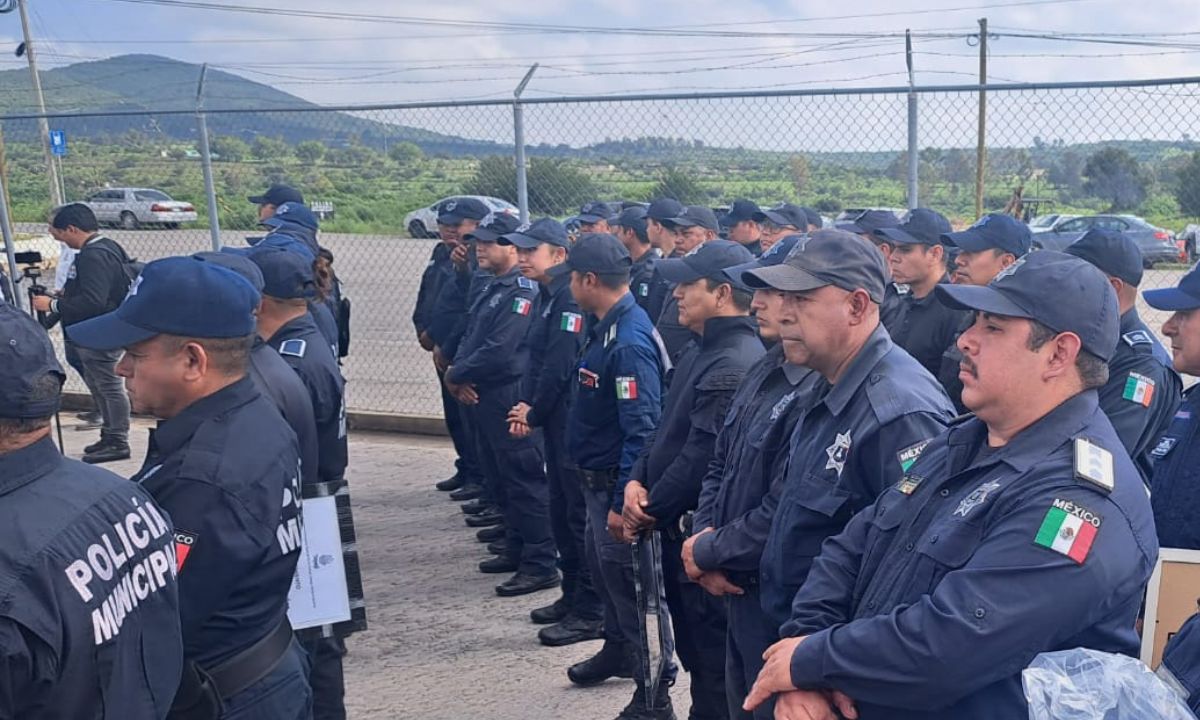 La Policía de Tepeji del Río se ha sumado a los operativos de seguridad en la autopista México-Querétaro, para tratar de inhibir los asaltos con violencia sobre esta vía federal | Foto: Miguel Martínez