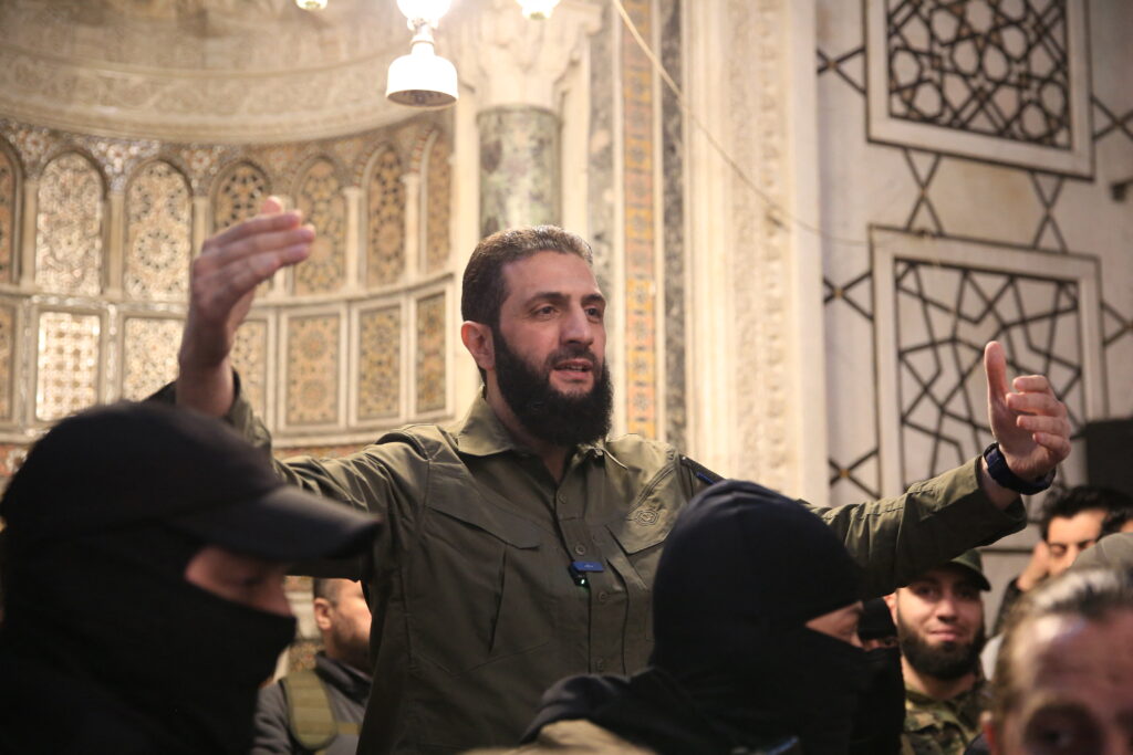 Siria: Rebeldes islamistas derrocan al presidente Bashar al Asad y este huye del país