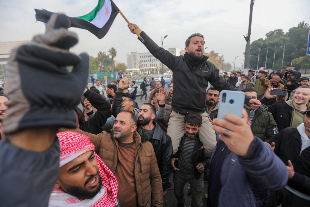 Siria: Rebeldes islamistas derrocan al presidente Bashar al Asad y este huye del país