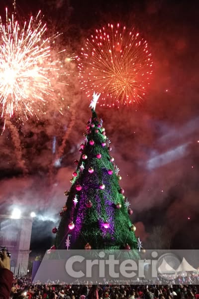 El espíritu navideño ilumina Pachuca con un árbol monumental y alegría familiar