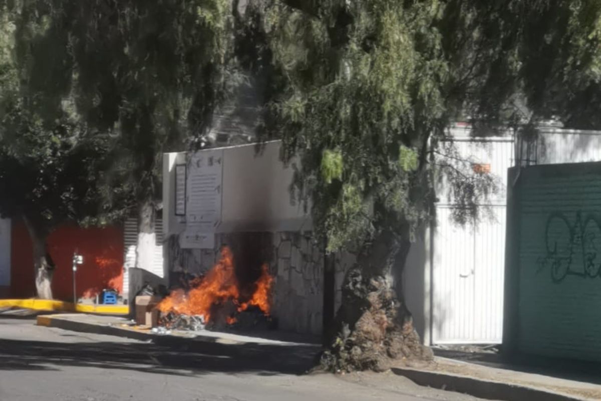 El fuego ocurrió afuera de la primaria Esfuerzo Campesino en Pachuca