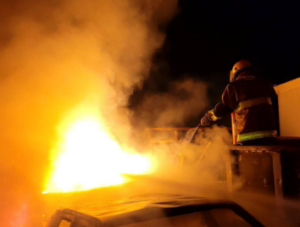 l incendio en Pachuca afectó nueve vehículos estacionados en un terreno baldío
