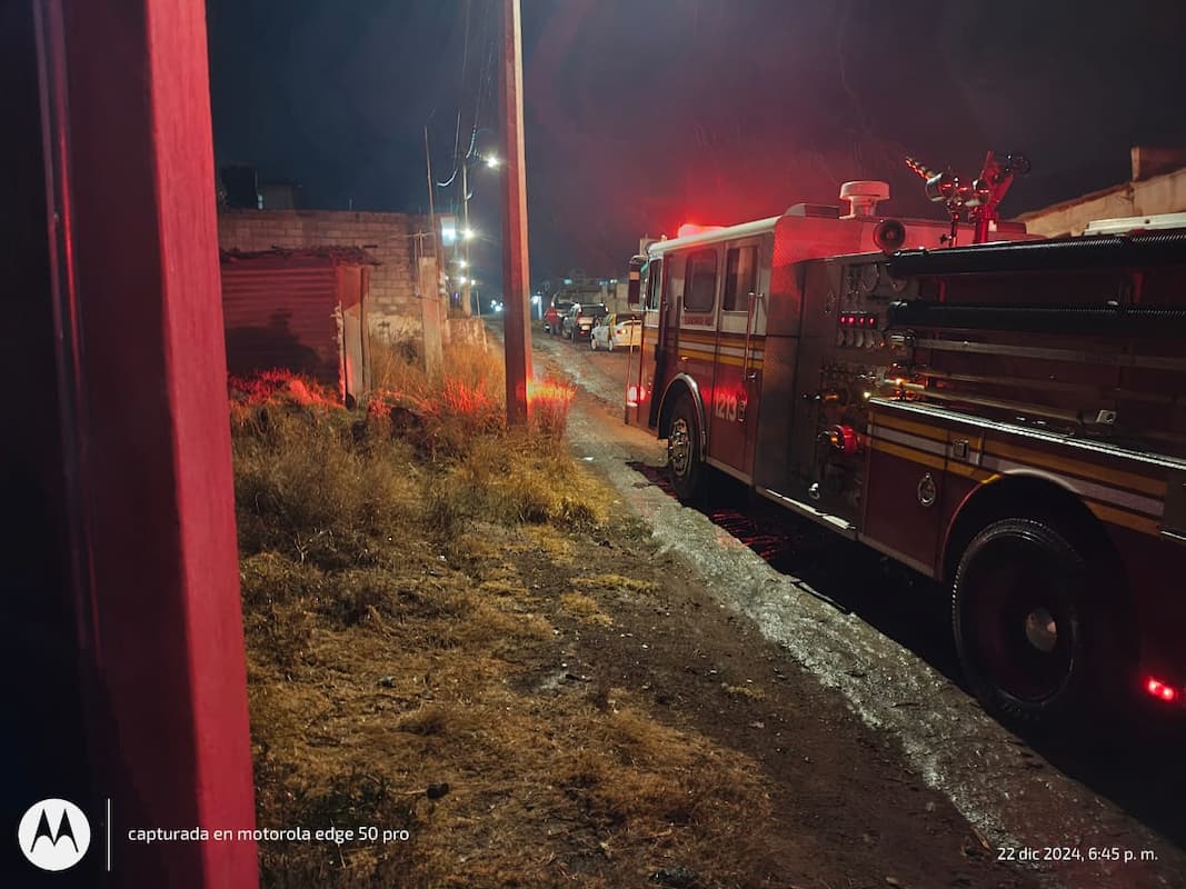 Bomberos y Protección Civil realizaron una intervención oportuna para evitar la propagación del fuego