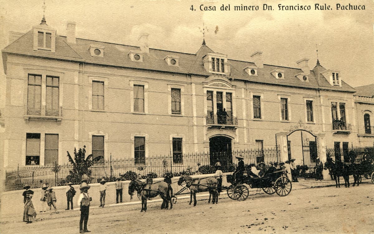 Grabado realizado a principios del siglo XX, cuando la Casa Rule era admirada con asombro y admiración