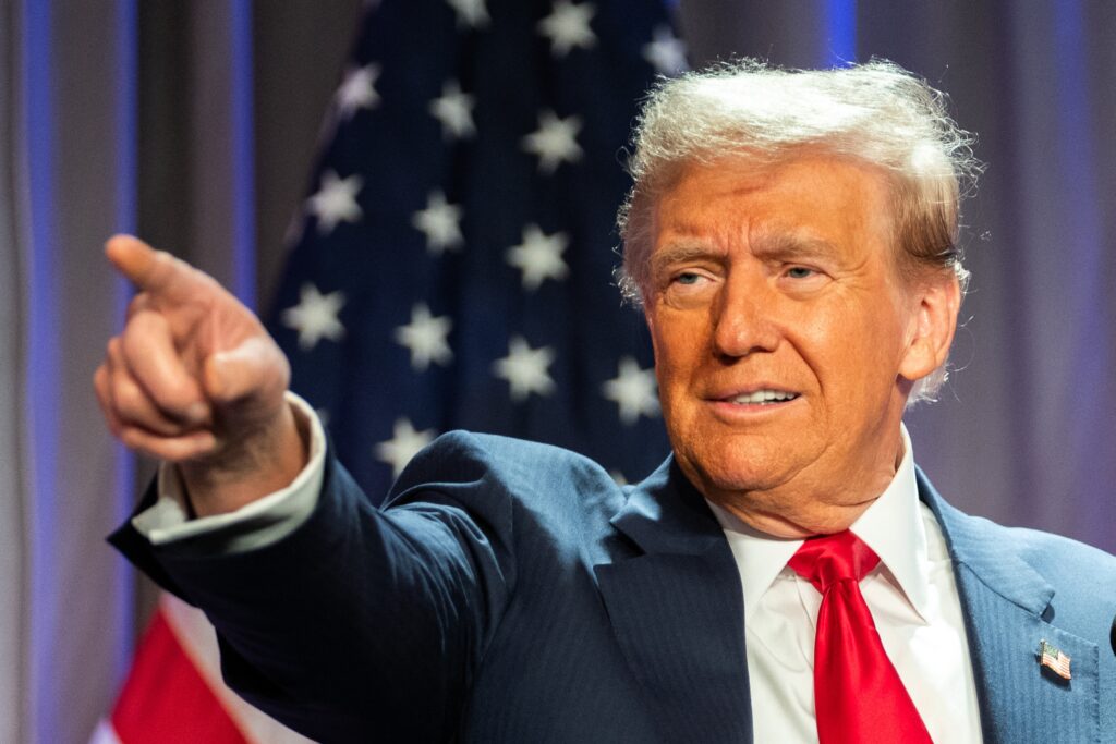 Donald Trump prometió declarar un estado de emergencia y recurrir al ejército para llevar a cabo una deportación masiva de migrantes en cuanto asuma la presidencia el 20 de enero