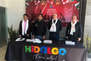 Disfruta de un pino navideño de 20 metros de altura en El Cedral, a pocos minutos de la capital hidalguense.