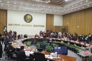 La Junta General Ejecutiva del INE aprobó el ajuste presupuestal interno para disminuir a más de la mitad los recursos para la elección judicial y fijarlos en 6 mil 219 millones de pesos.