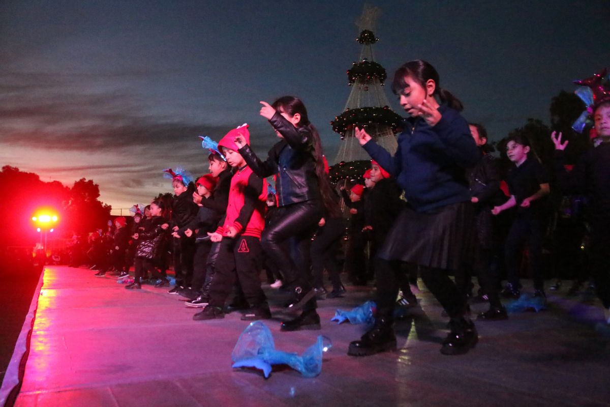 Alumnos del consorcio Londres-UCLAH brillaron en las presentaciones del Disney Christmas