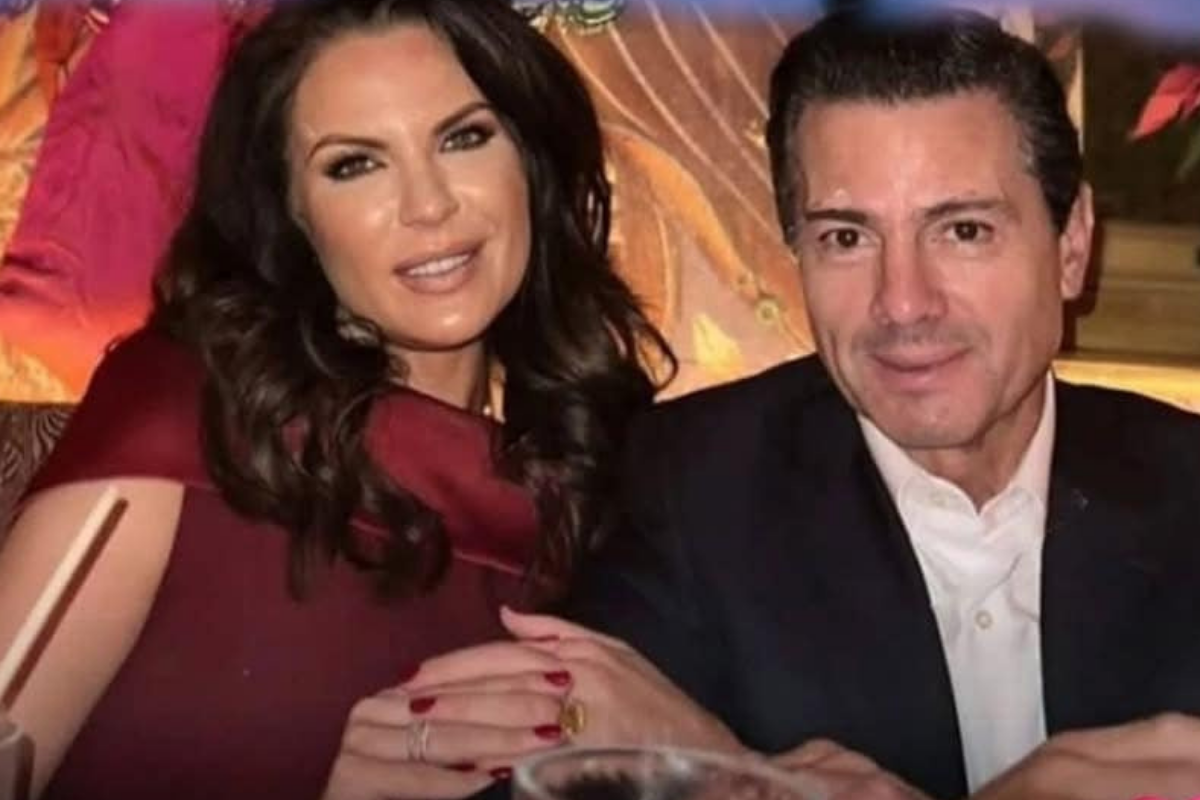 Simona, la novia lituana de Enrique Peña Nieto, deslumbró con un vestido guinda durante el evento / Foto. Especial redes