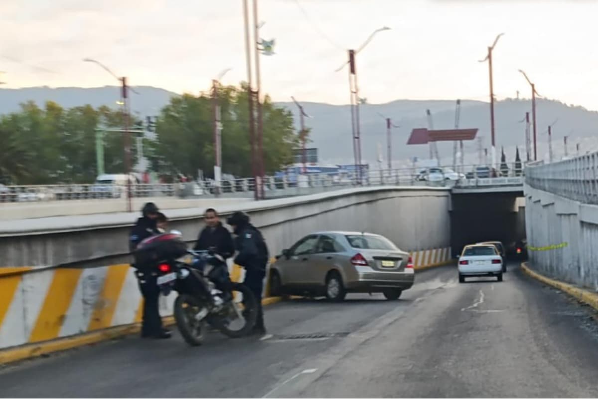 Accidentes en Pachuca: elementos de seguridad atendiendo uno de los incidentes en el bulevar Río de las Avenidas / Foto. Especial