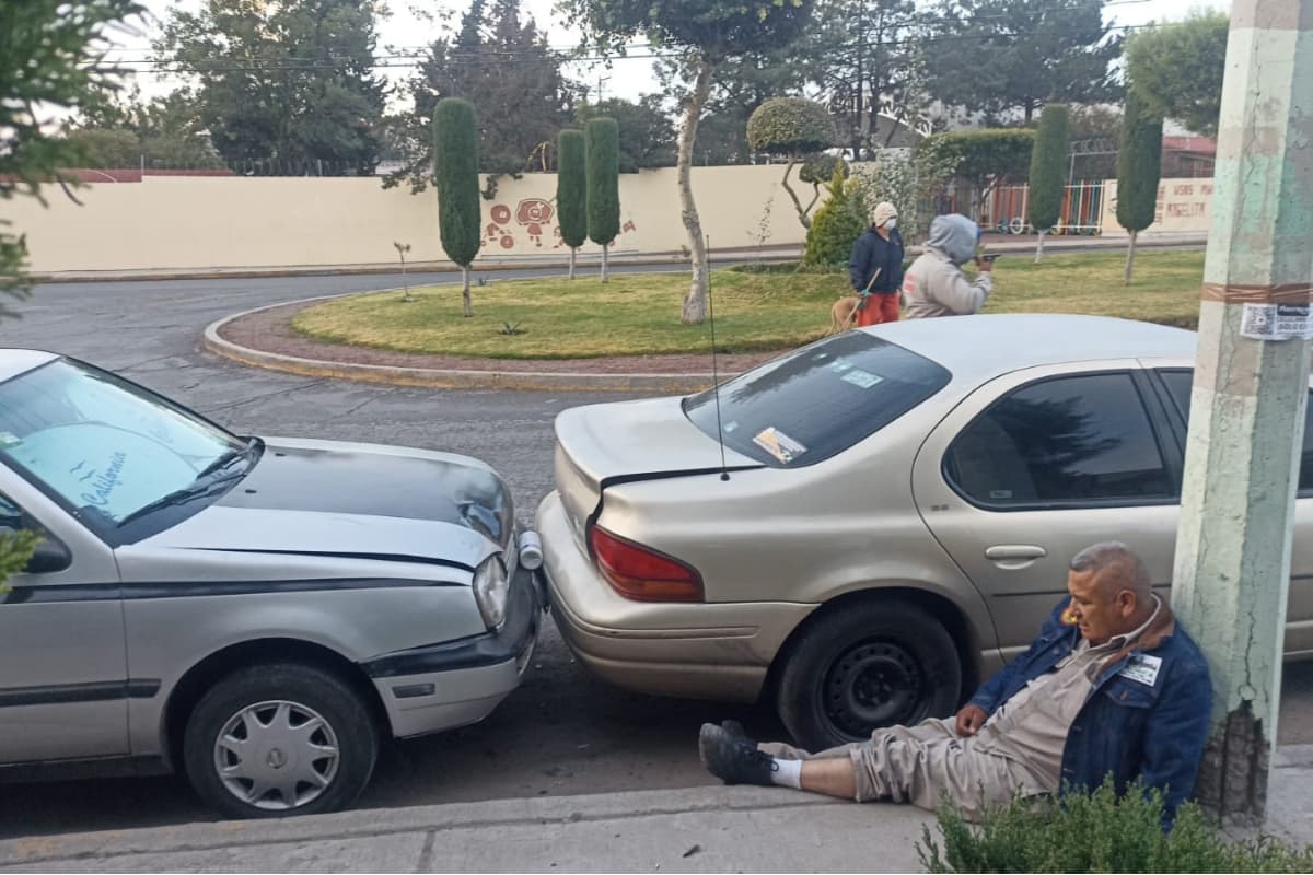 El trabajador de limpias fue trasladado al hospital tras uno de los accidentes en Aquiles Serdán / Foto. Especial