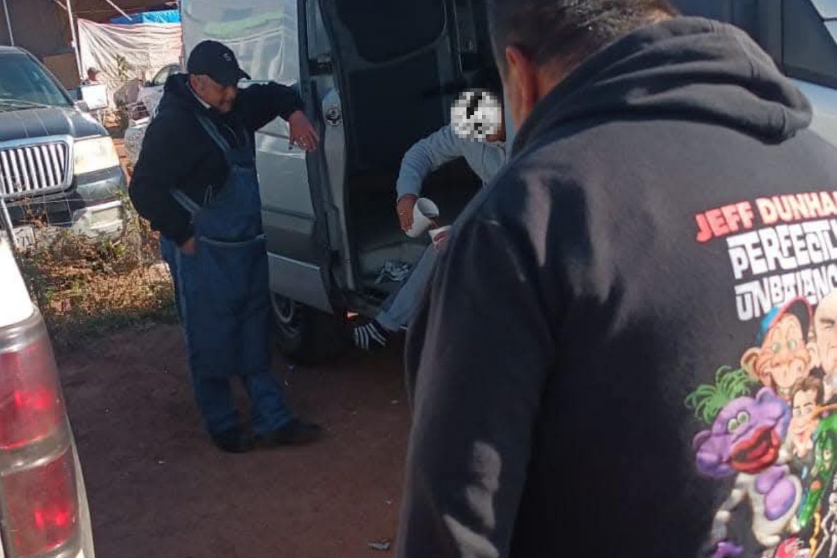 Policías de Tulancingo rescatan a comerciante tras ser abandonado en una camioneta