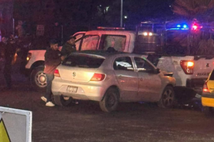 Tras el incidente vial, testigos de los hechos solicitaron el apoyo de personal de Protección Civil y Bomberos