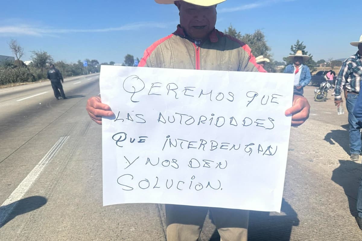 Con pancartas y lonas, los manifestantes demandan la intervención de la presidenta Claudia Sheinbaum ante la inacción de las autoridades locales / Foto. Especial