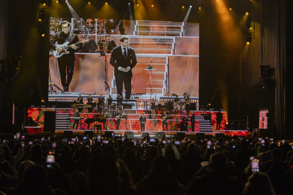 ¿Le roban a Luis Miguel? Sujetos armados asaltan un tráiler que transportaba el escenario