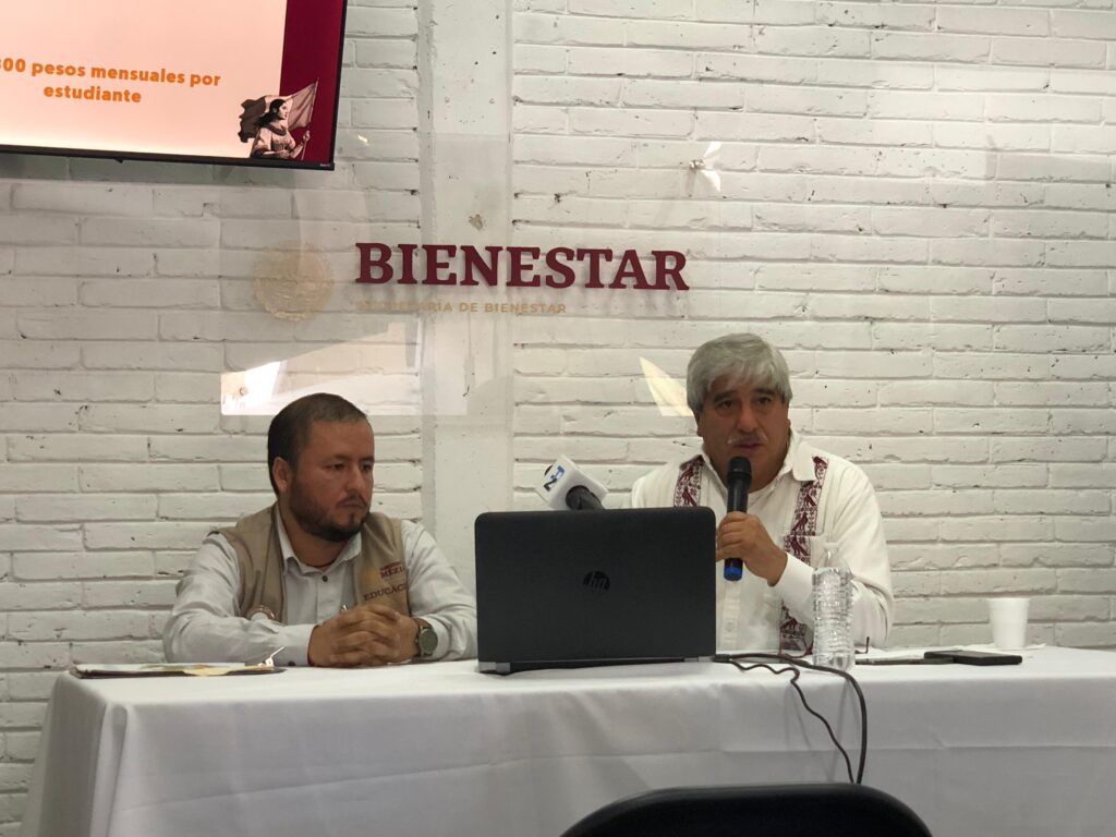 Anuncia Abraham Mendoza Zenteno dispersión de becas a estudiantes de Hidalgo; ¿cuándo tocará?