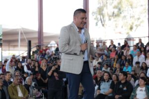 El alcalde Mario Medina celebra los avances en San Agustín Tlaxiaca junto al gobernador