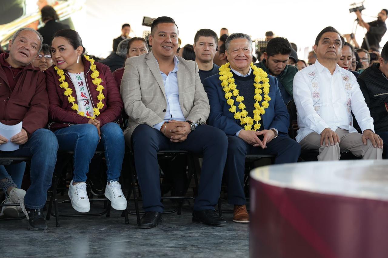 San Agustín Tlaxiaca recibe apoyo en educación, cultura y emprendimiento