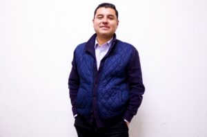 El mensaje de Memo Peredo busca renovar la confianza en los líderes políticos