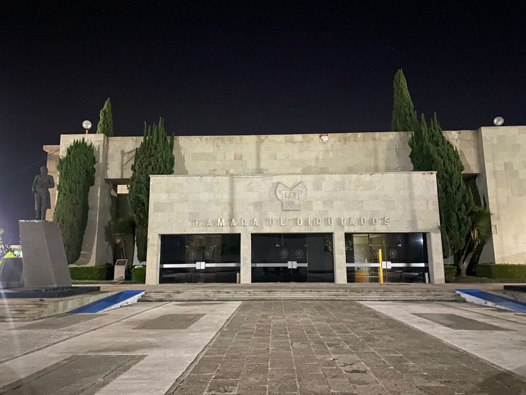 Los servicios administrativos también tendrán incremento en su presupuesto, ya que pasó de 60 millones 640 mil 908 pesos a 62 millones 18 mil 768 pesos