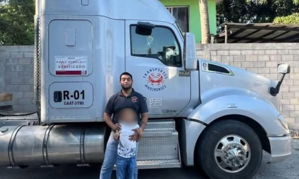 En Campeche, un tráiler derribó unos cables; chofer teme perder su trabajo