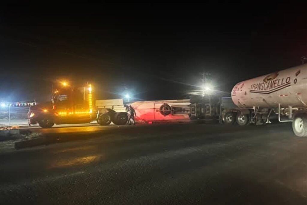 Son continuos los reportes de accidentes de unidades de alto tonelaje sobre la vía federal México-Tuxpan