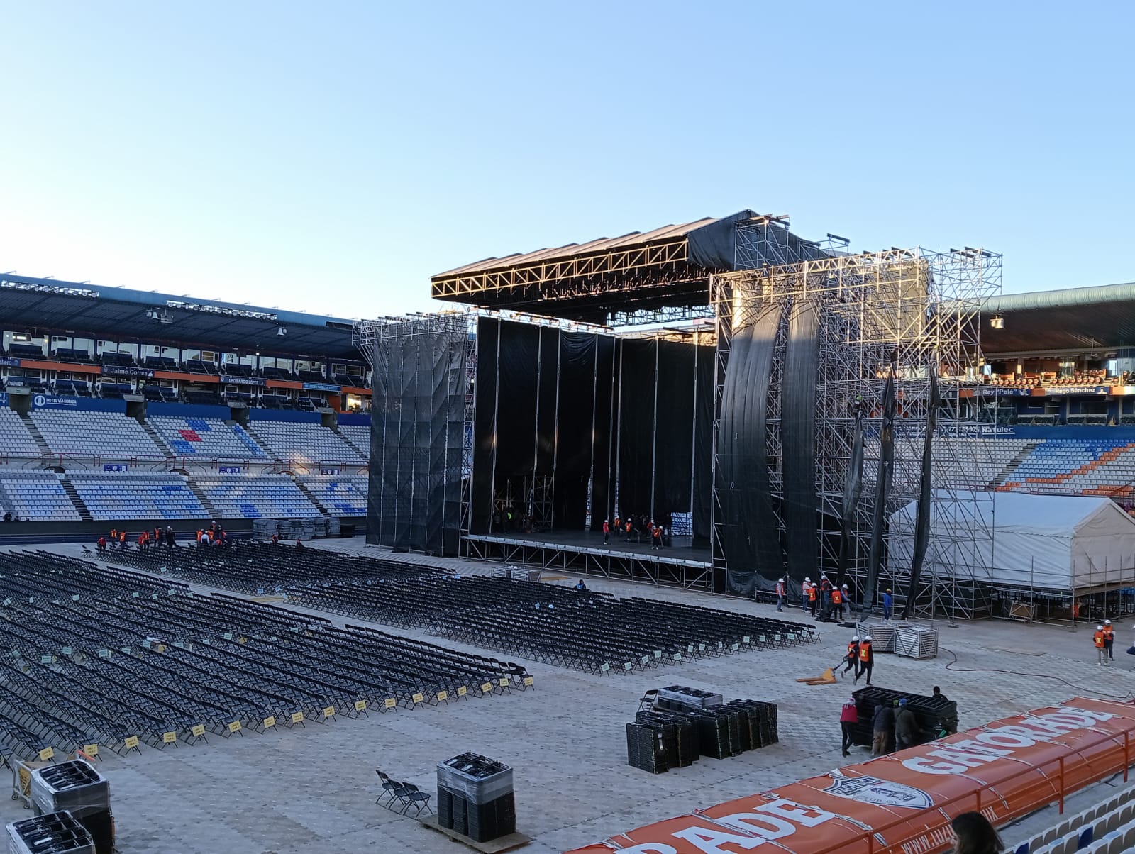 Con un escenario monumental, Luis Miguel iluminará la noche en Pachuca este 3 de diciembre.